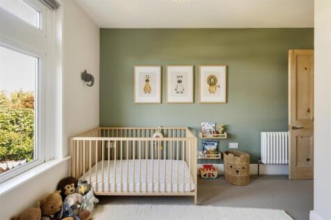 24 Bedroom 3 photo 2.jpg