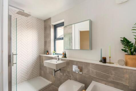 0R1TBN - Bathroom B.jpg