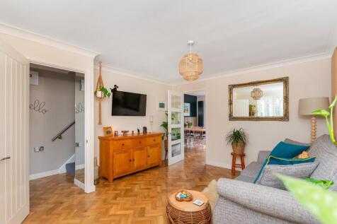 1S0RDD - Living Room B.jpg