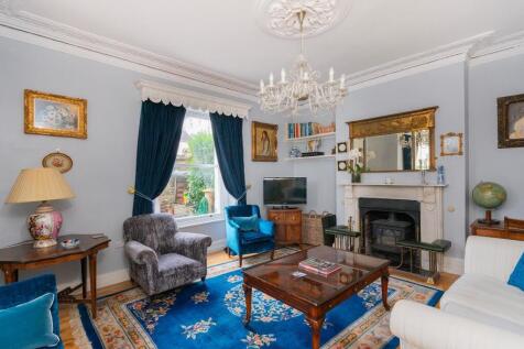 1V6WCM - Living Room C.jpg