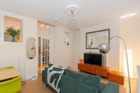 1V6WCM - LGF Living Room B.jpg