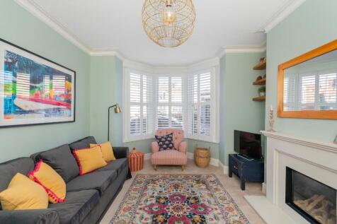 3B4RSV - Living Room B.jpg