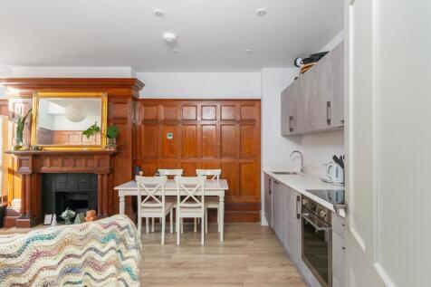 2R0HBR - Living Room G.jpg