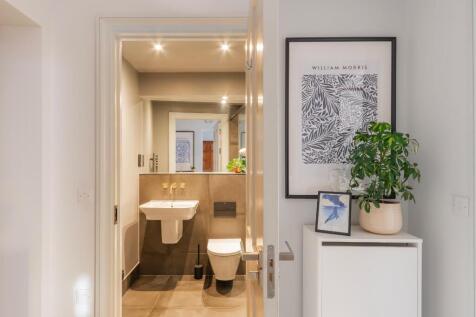 2R0HBR - Hallway B.jpg