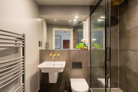 2R0HBR - Bathroom B.jpg