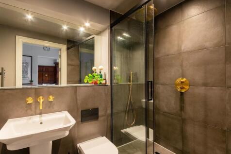 2R0HBR - Bathroom A.jpg