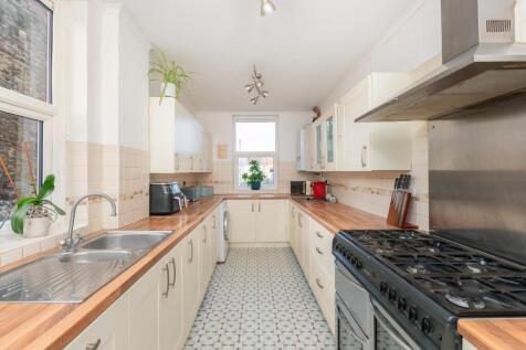 3L7CRSA - Kitchen B.jpg