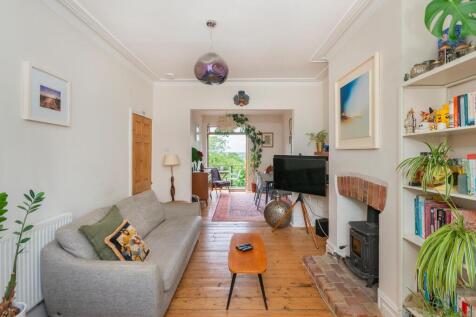 1S5R1KE - Living Room B.jpg