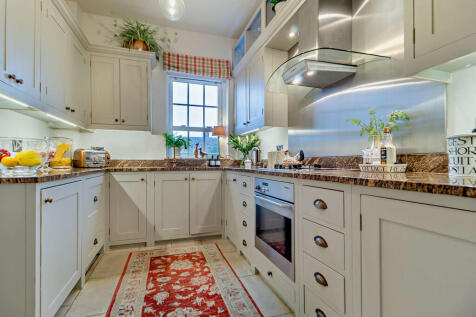 8632598-interior1...