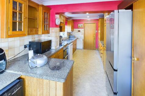 CAM04233G0-PR0011-STILL011