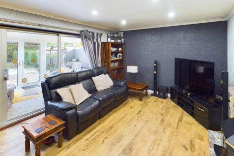 CAM04233G0-PR0011-STILL029