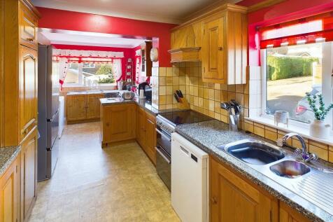 CAM04233G0-PR0011-STILL008