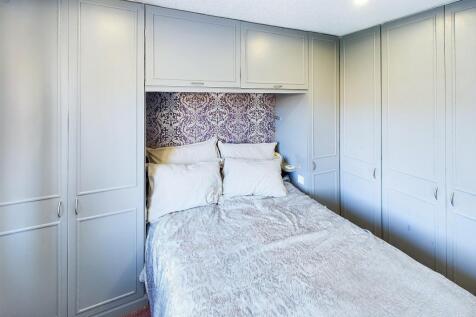 CAM04233G0-PR0011-STILL017