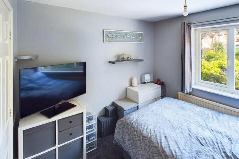 CAM04233G0-PR0011-STILL026