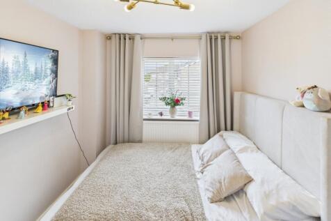 CAM04233G0-PR0030-STILL017