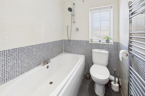 CAM04233G0-PR0030-STILL019