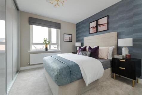 Large wndows to flood the rooms