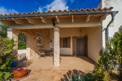 Terrace and entrance