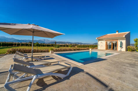 Pool area and poolhouse