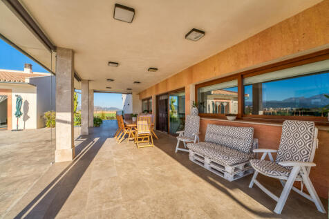 Large covered terrace