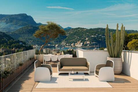 Bright, modern villa with wonderful views over the bay of Port de Soller