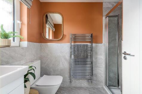 An en suite away from the family