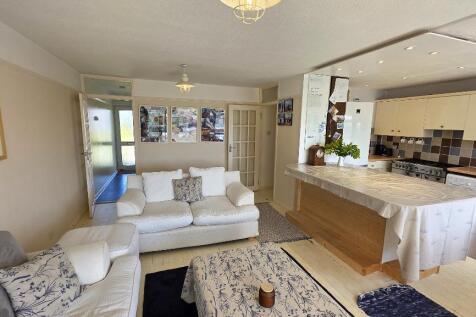 Sitting Room / Kitchen