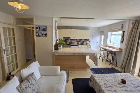 Sitting Room / Kitchen