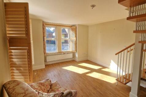 Sitting Room / Dining Room