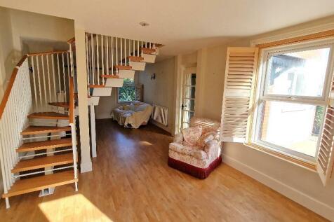 Sitting Room / Dining Room
