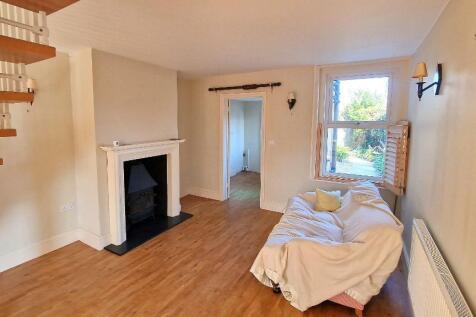 Sitting Room / Dining Room