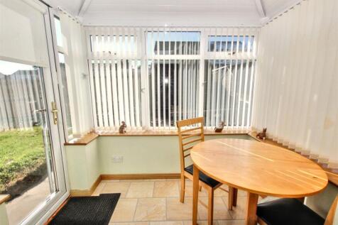 9- Vestibule Dining Area.jpg