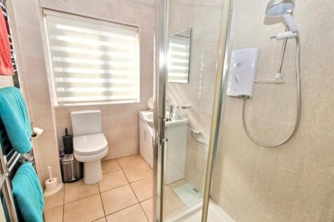 15 -Shower Room.jpg