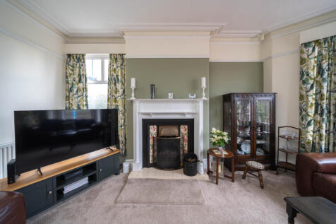 51 Longhurst Lounge 2.jpg
