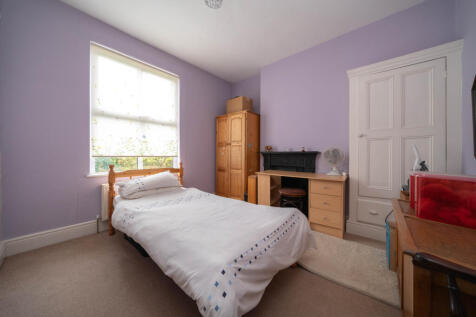 51 Longhurst bedroom 2.jpg