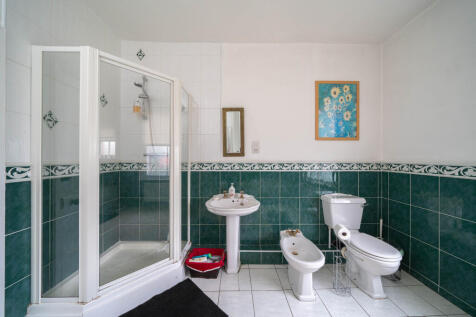 51 Longhurst bathroom 3.jpg