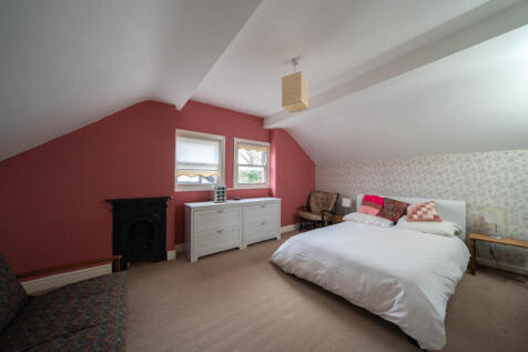 51 Longhurst Attic bed.jpg
