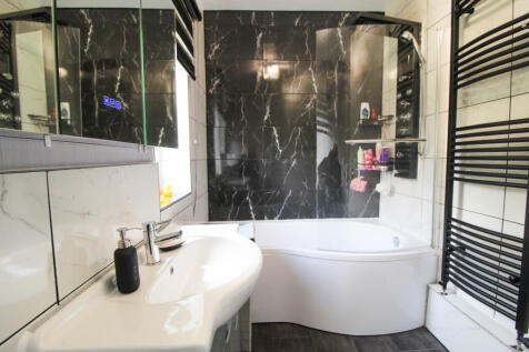 20 Thornholme BATHROOM-2.jpg