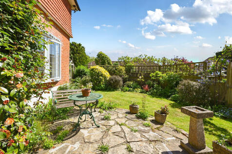 2 Salcote mews tn...