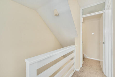 2 Ryeford court t...