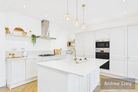 Kitchen/Living/SunRo