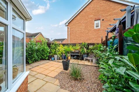 9 Abbots court rear garden .JPG