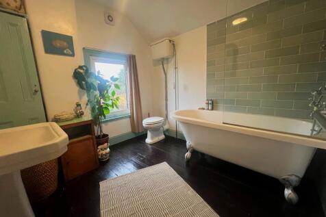 Bathroom ( First Floor )