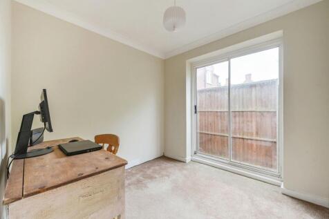Bedroom / Study:
