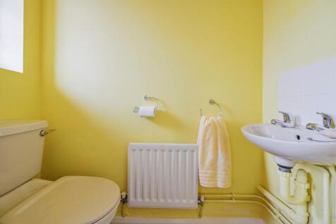 Guest Cloakroom: