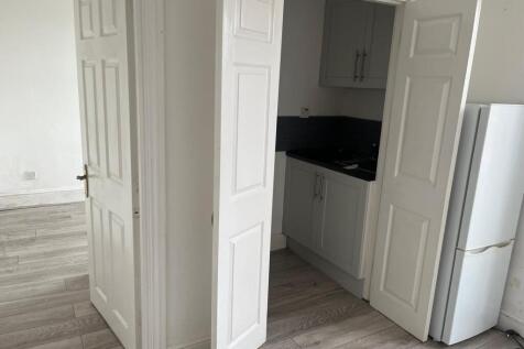 Lounge / Kitchenette: