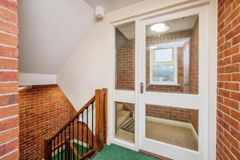 Private Entrance / Study Area: