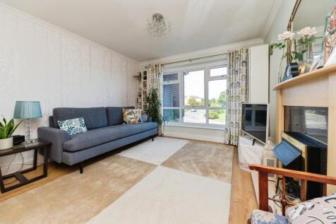 Kitchen / Dining Room: