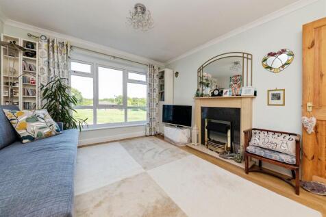 Kitchen / Dining Room: