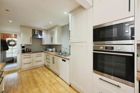 Kitchen / Breakfast Room: 